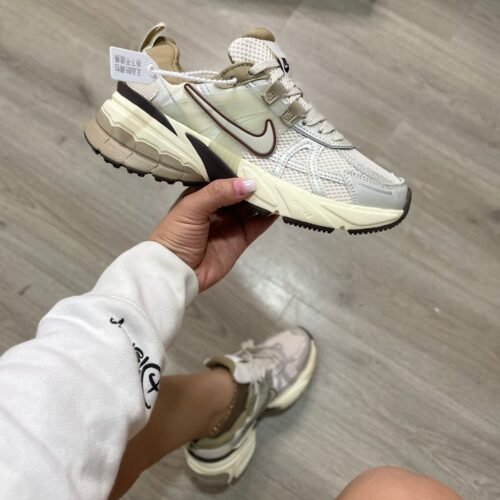 WhatsApp Image 2024-12-05 at 7.27.23 PM Nike V2k Plata