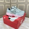 Nike Vomero Plata-Rosa