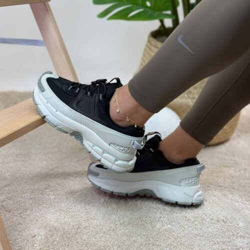Nike Roam Negro
