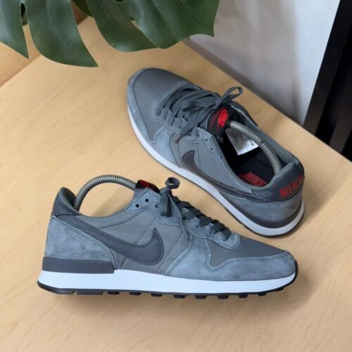 Nike Internacional Gris