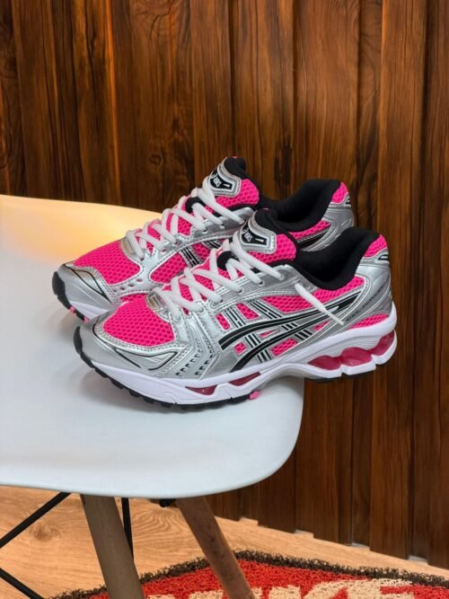 WhatsApp Image 2025-11-21 at 3.00.16 PM (1) Asics Gel Kayano Fucsia