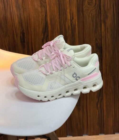 On Cloud Runner Rosa