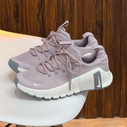 3c87b9e1-2731-45f5-924d-f52634aa0ab6 Nike Metcon Lila