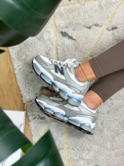 df4716e7-ef3c-4aa4-b8c9-79dc29901b5a New Balance 2000 Gris